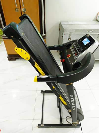 Treadmill (Motorized) – Royal Fitness TD-141A – Excellent Condition