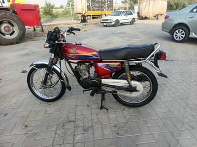 Honda 125 2005 model antique bike 0370-7887920 whatsap