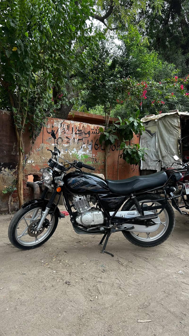 Suzuki GS150 E 2
