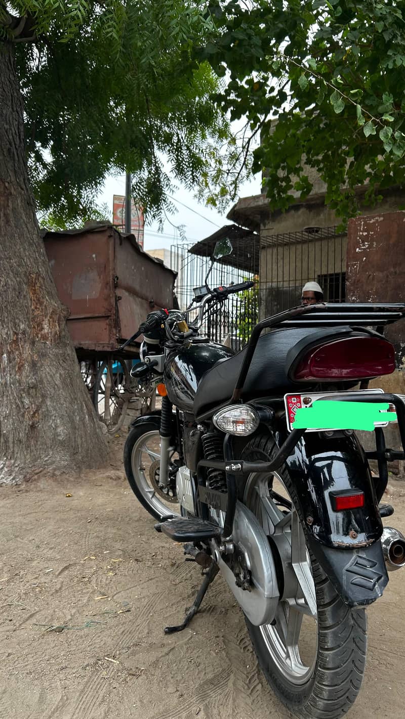 Suzuki GS150 E 4