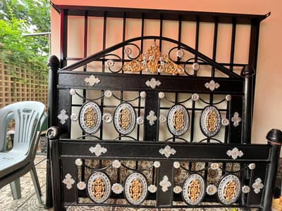 king sized bed /double bed/with two sofa 3 month howa fresh paint krwa