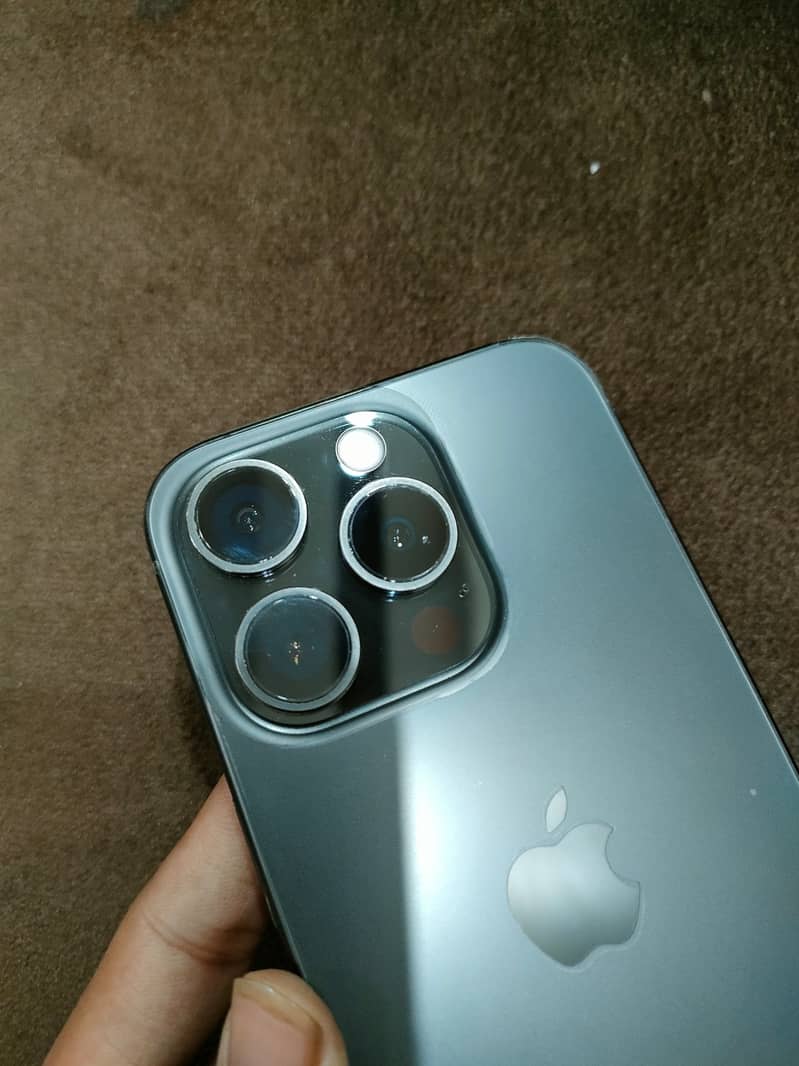 Apple iPhone 15 Pro 1