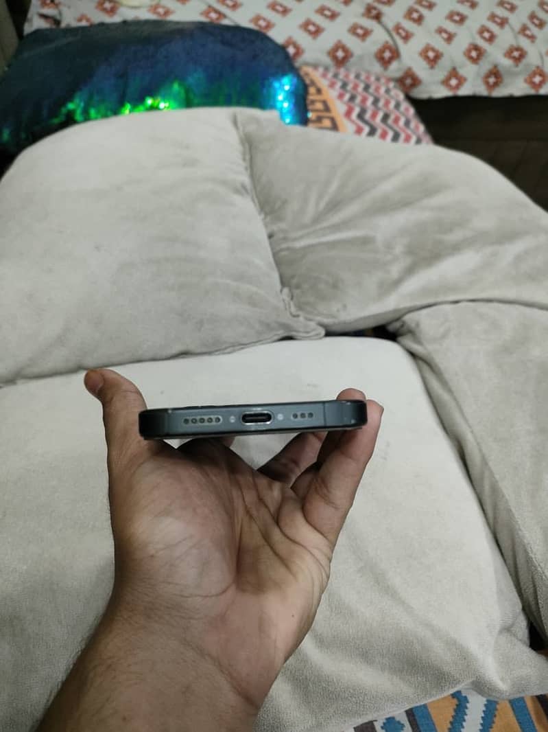 Apple iPhone 15 Pro 9