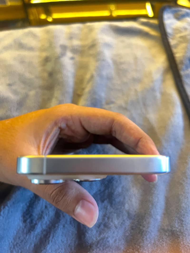 Apple iPhone 16 Pro 3