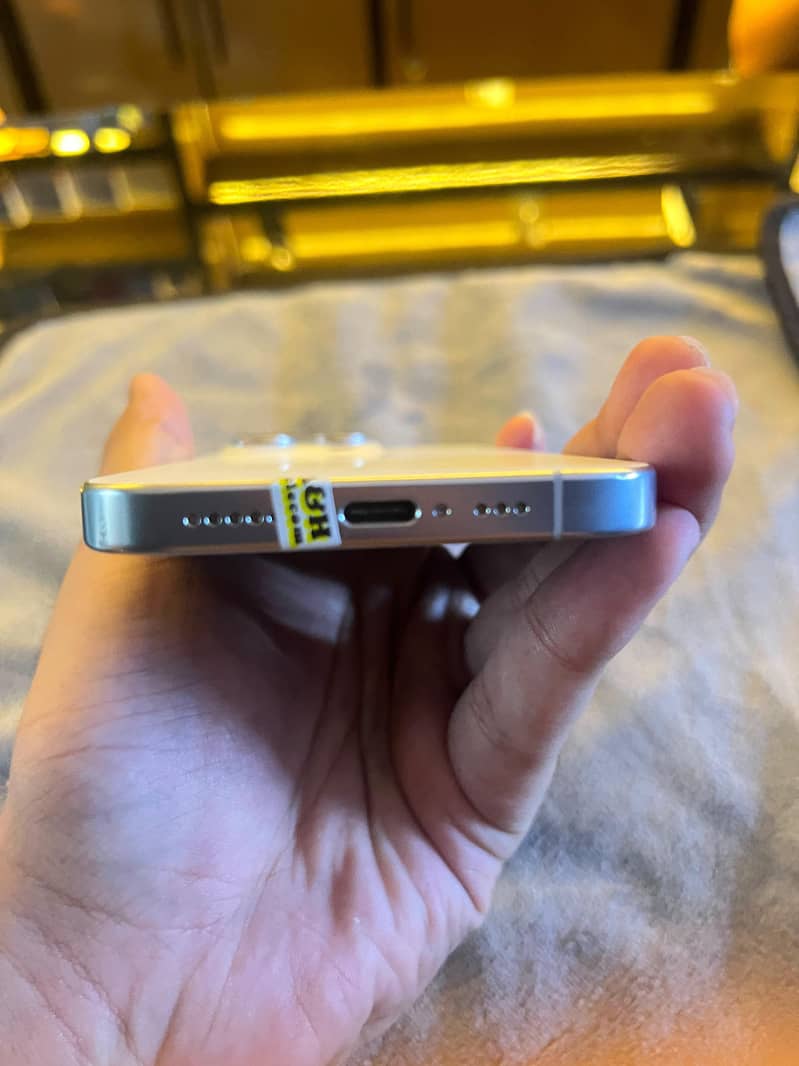 Apple iPhone 16 Pro 4