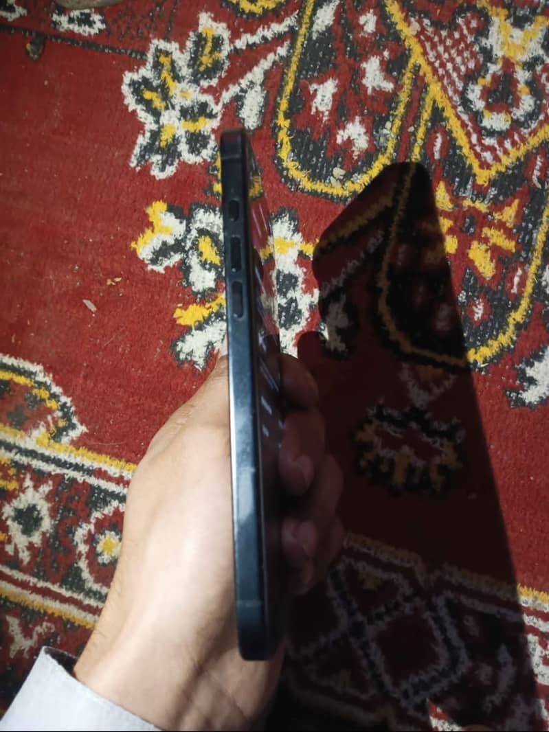 Apple iPhone 16 Plus 1