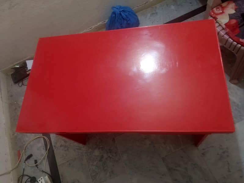Computer Table – Excellent Condition 1