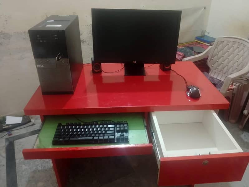 Computer Table – Excellent Condition 8