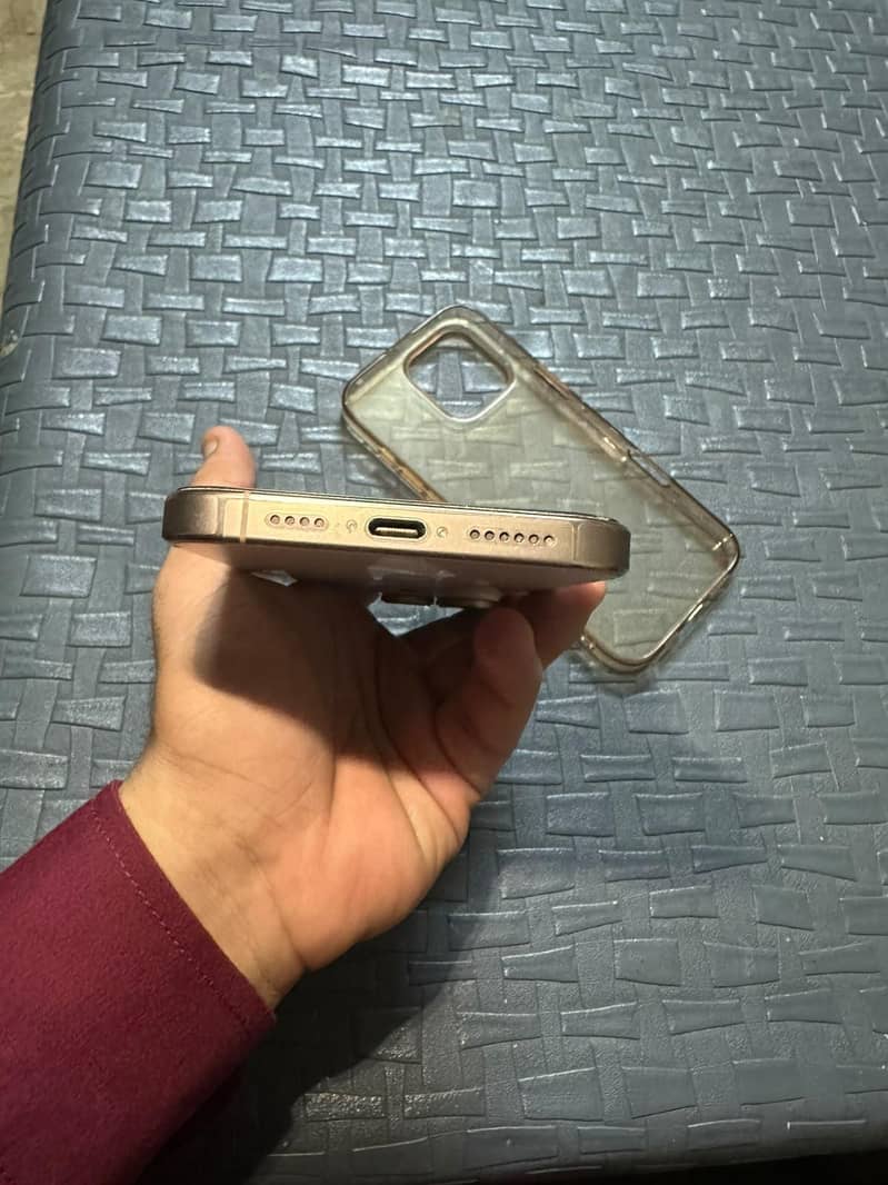 Apple iPhone 16 Pro Max 6