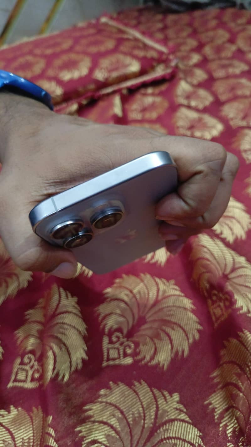 Apple iPhone 16 Pro 2