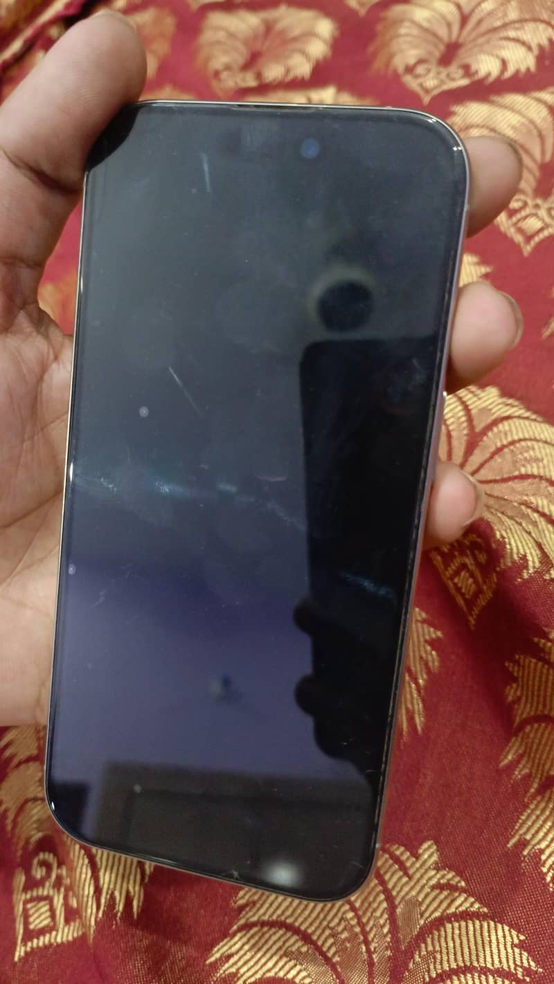 Apple iPhone 16 Pro 3