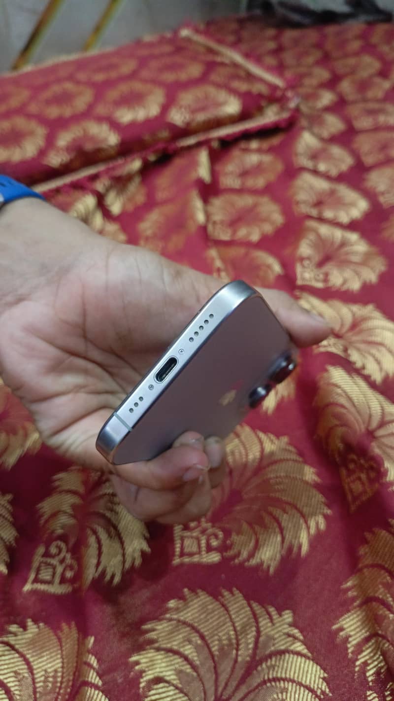 Apple iPhone 16 Pro 5