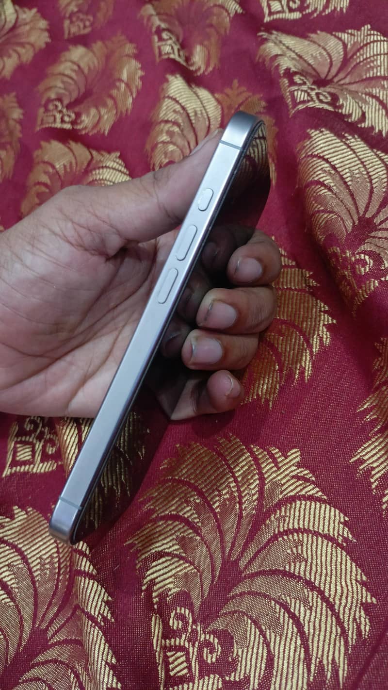 Apple iPhone 16 Pro 7