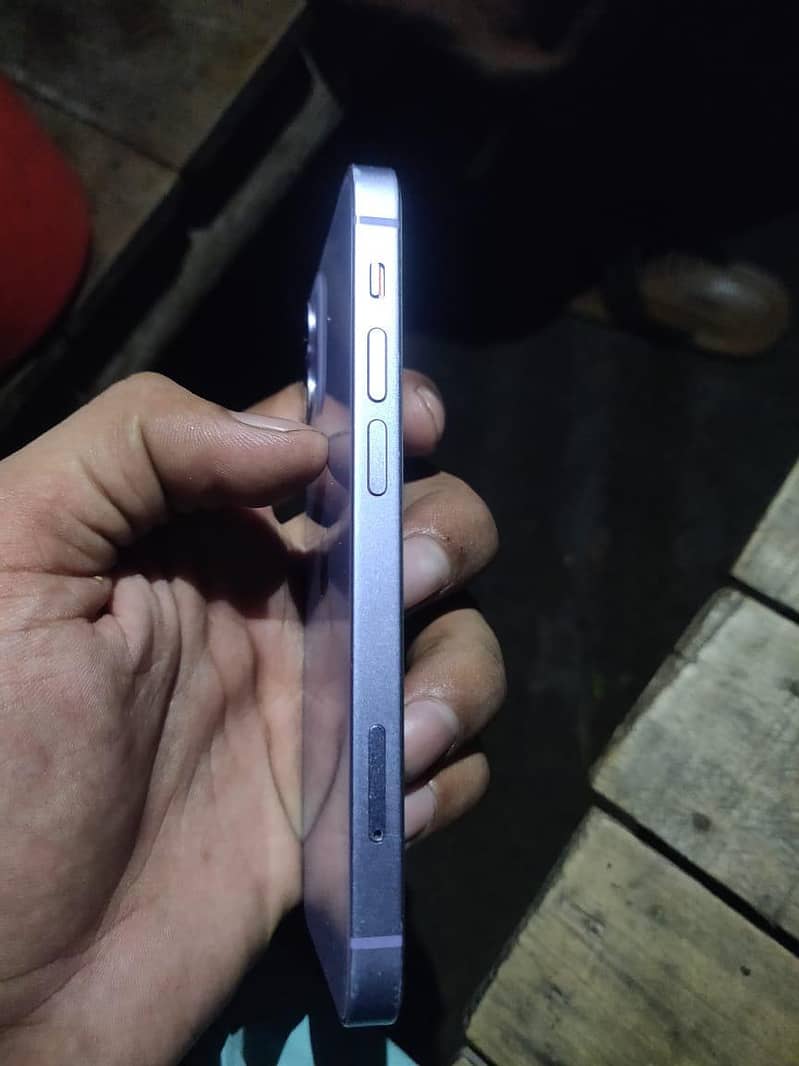 Apple iPhone 12 3