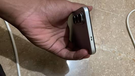 Hot 60i 6+4 ram 128 gb