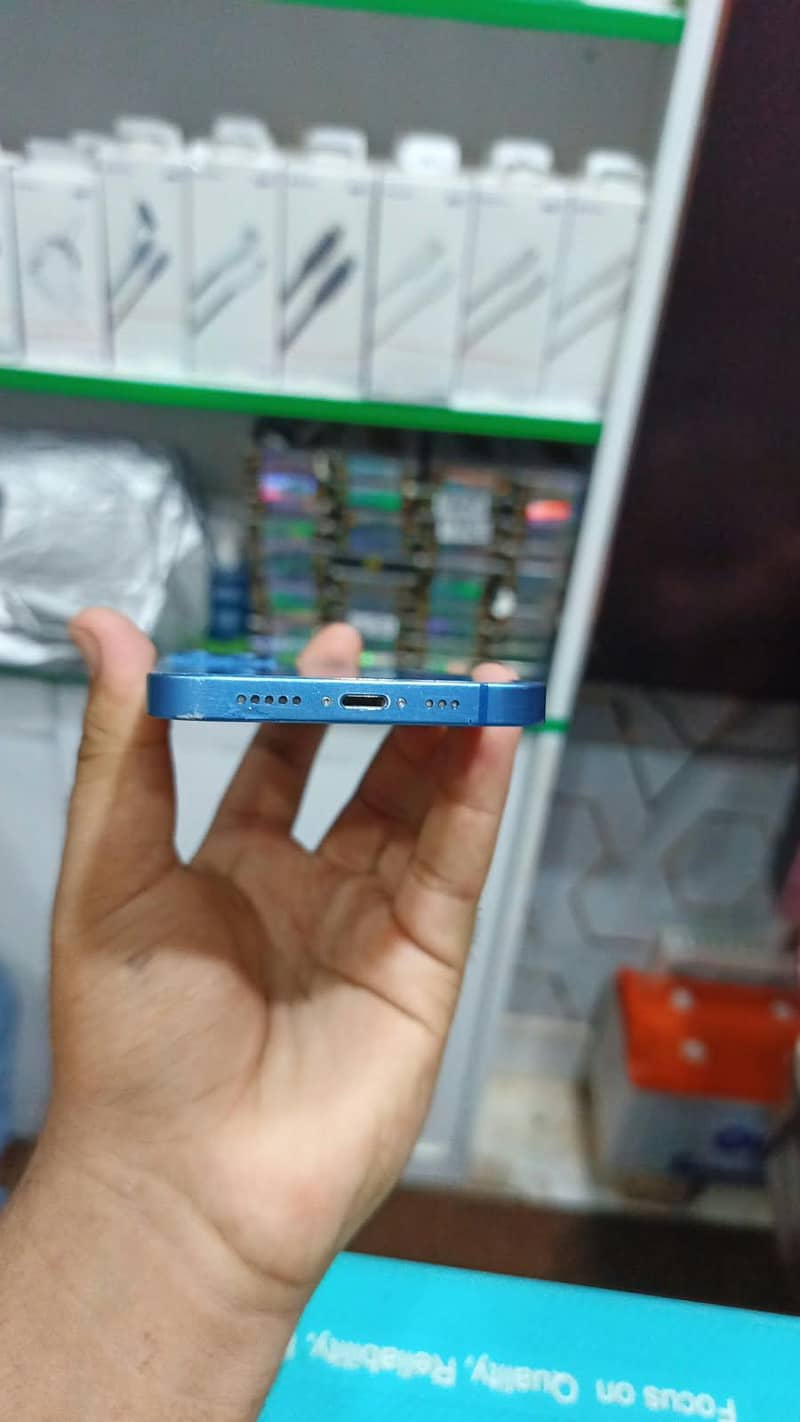 Apple iPhone 13 2