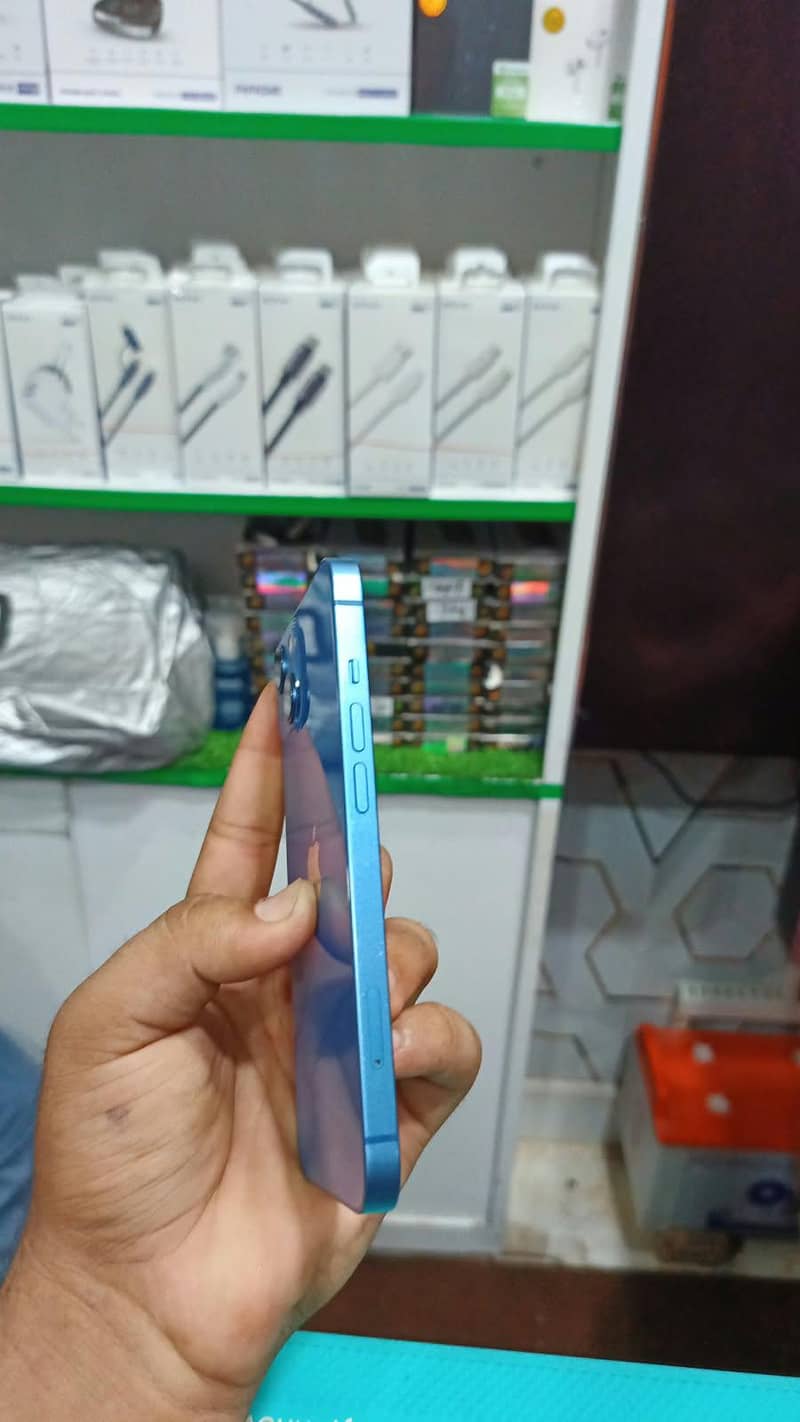 Apple iPhone 13 3