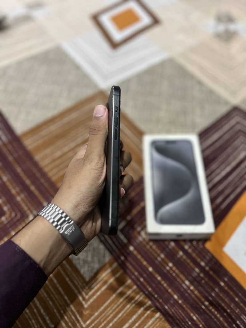 Apple iPhone 15 Pro Max 2