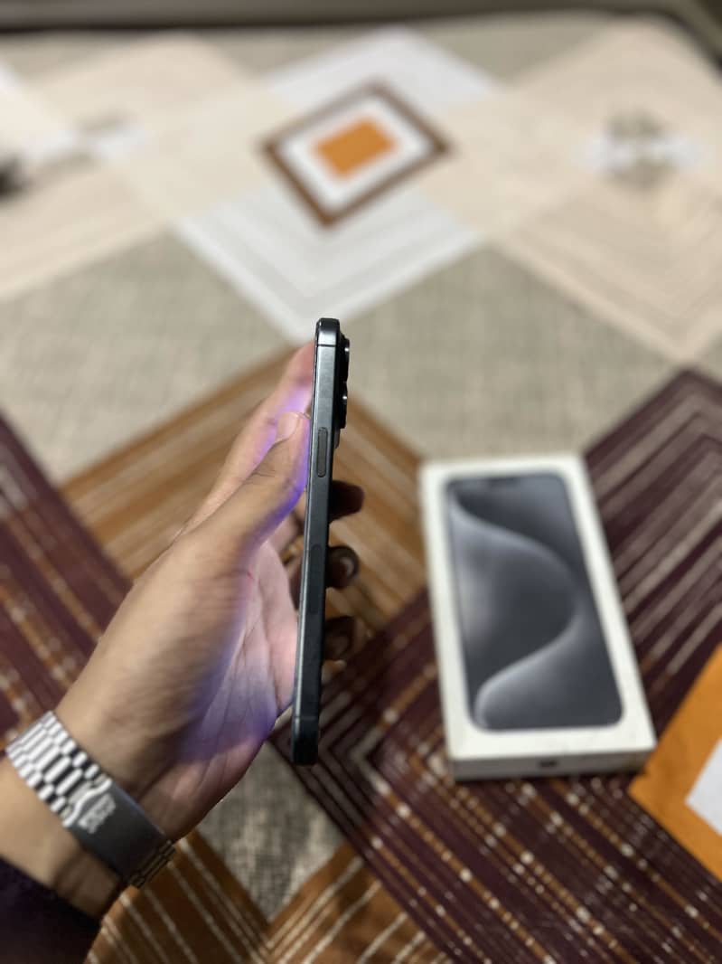 Apple iPhone 15 Pro Max 3