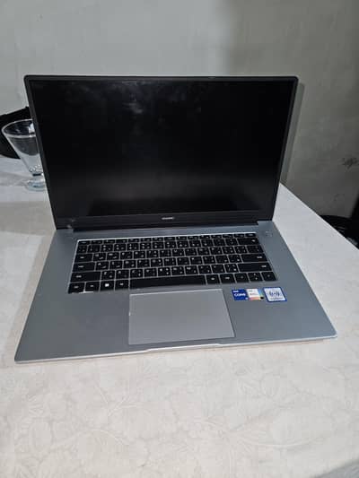 Huawei laptop i5 8GB ram ssd 256 11th Generation