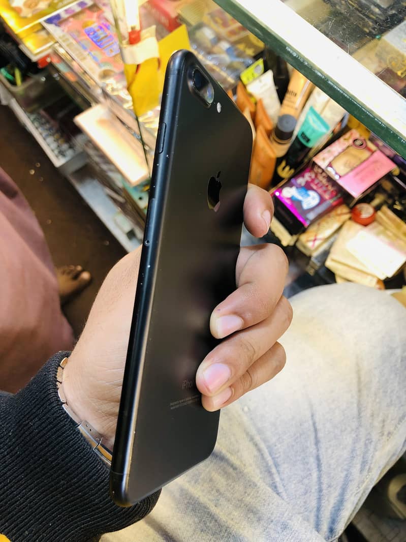 Apple iPhone 7 Plus 1