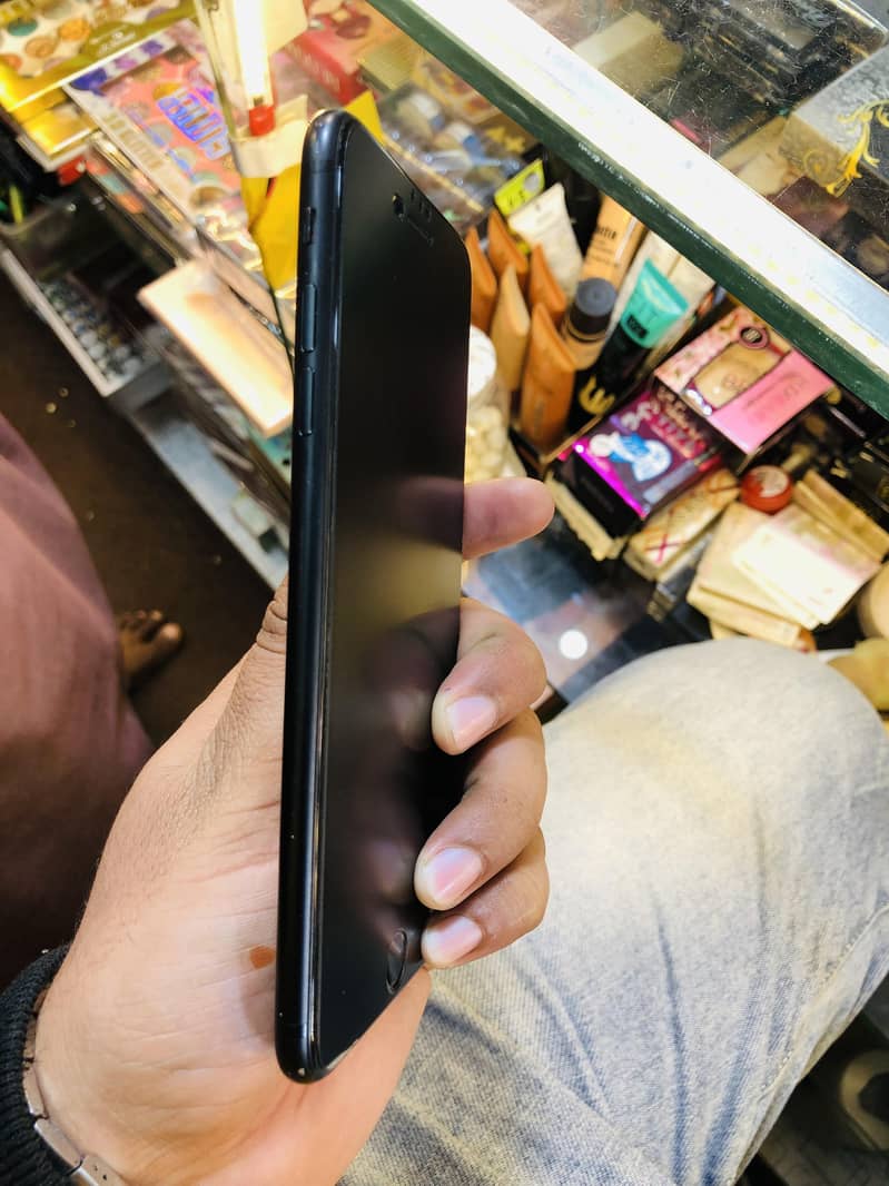 Apple iPhone 7 Plus 4