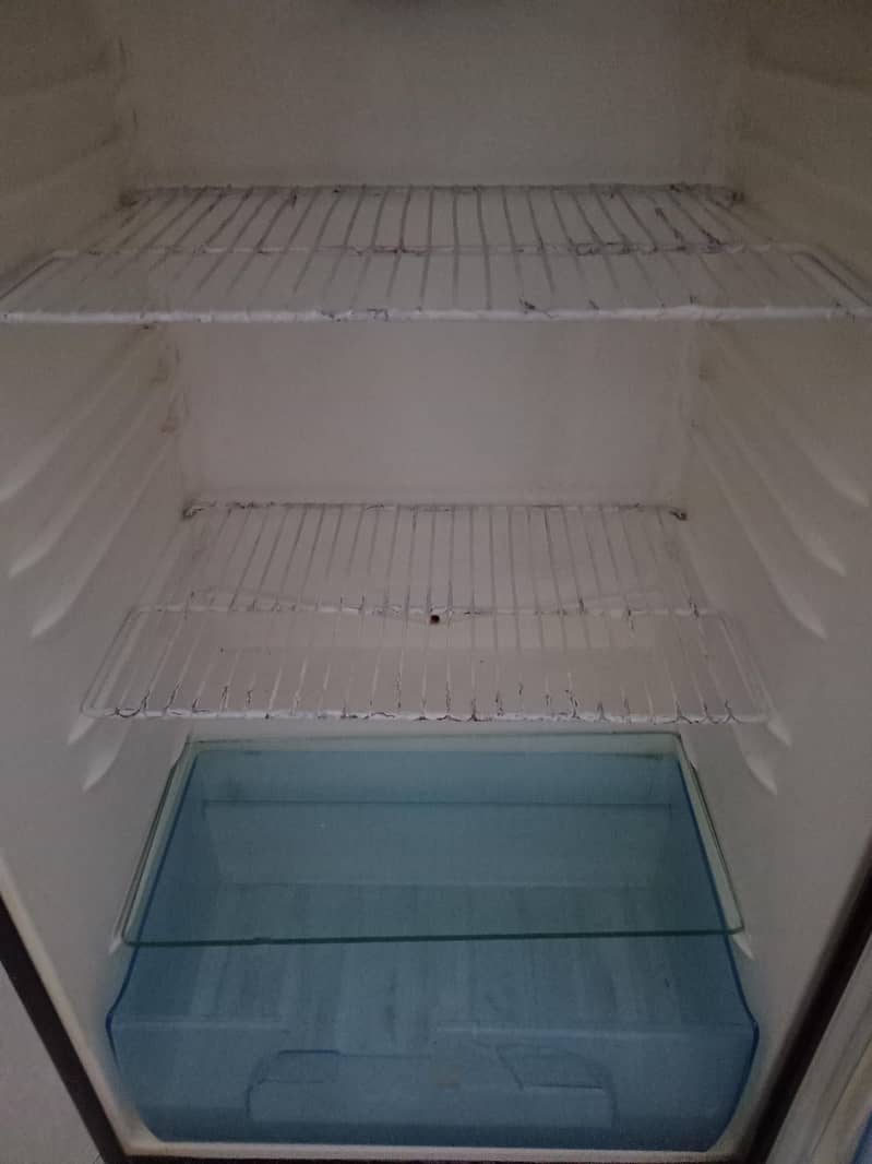 second hand fridge 3
