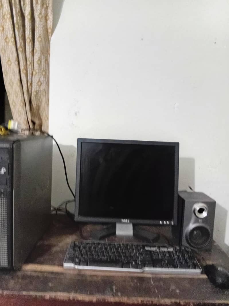 Computer with CPU and all components 0