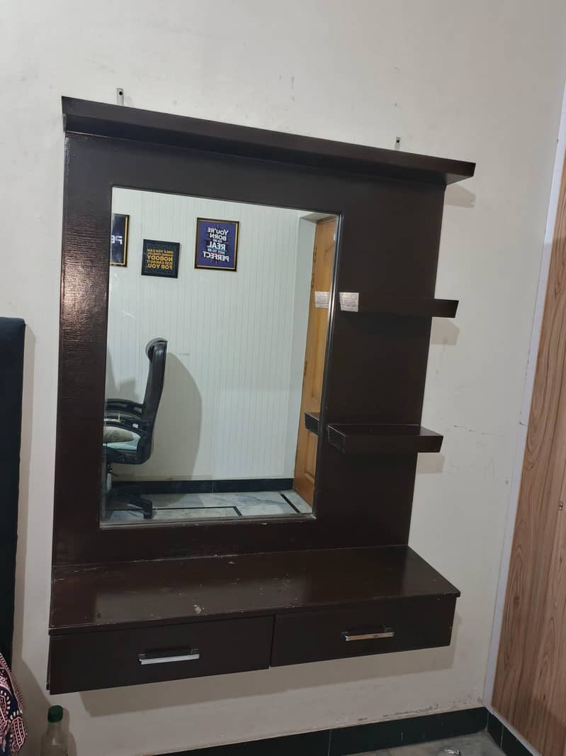 Dressing Table 0