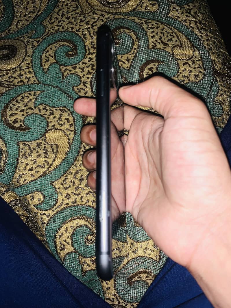 Apple iPhone 11 8