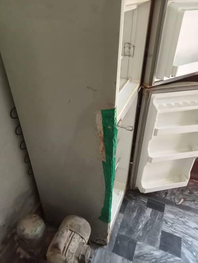 Dawlance Fridge midum size