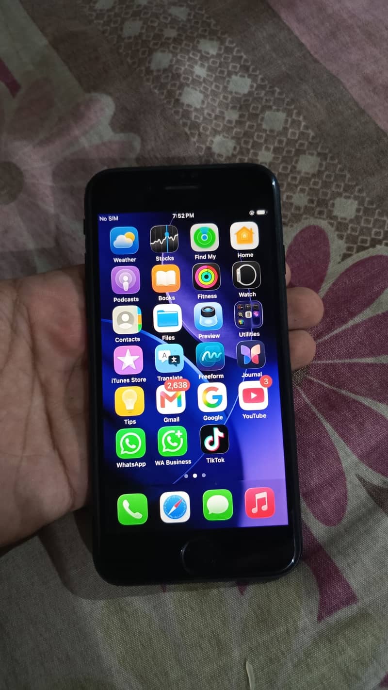 Apple iPhone SE 3 8