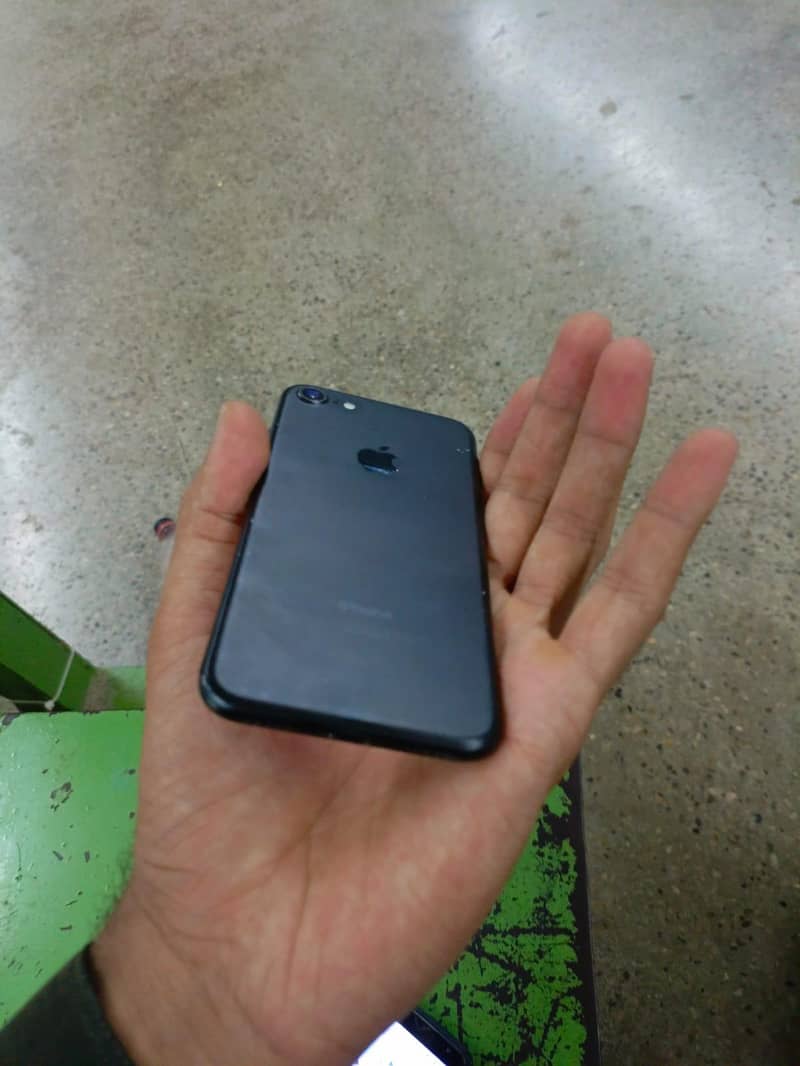 Apple iPhone 7 2