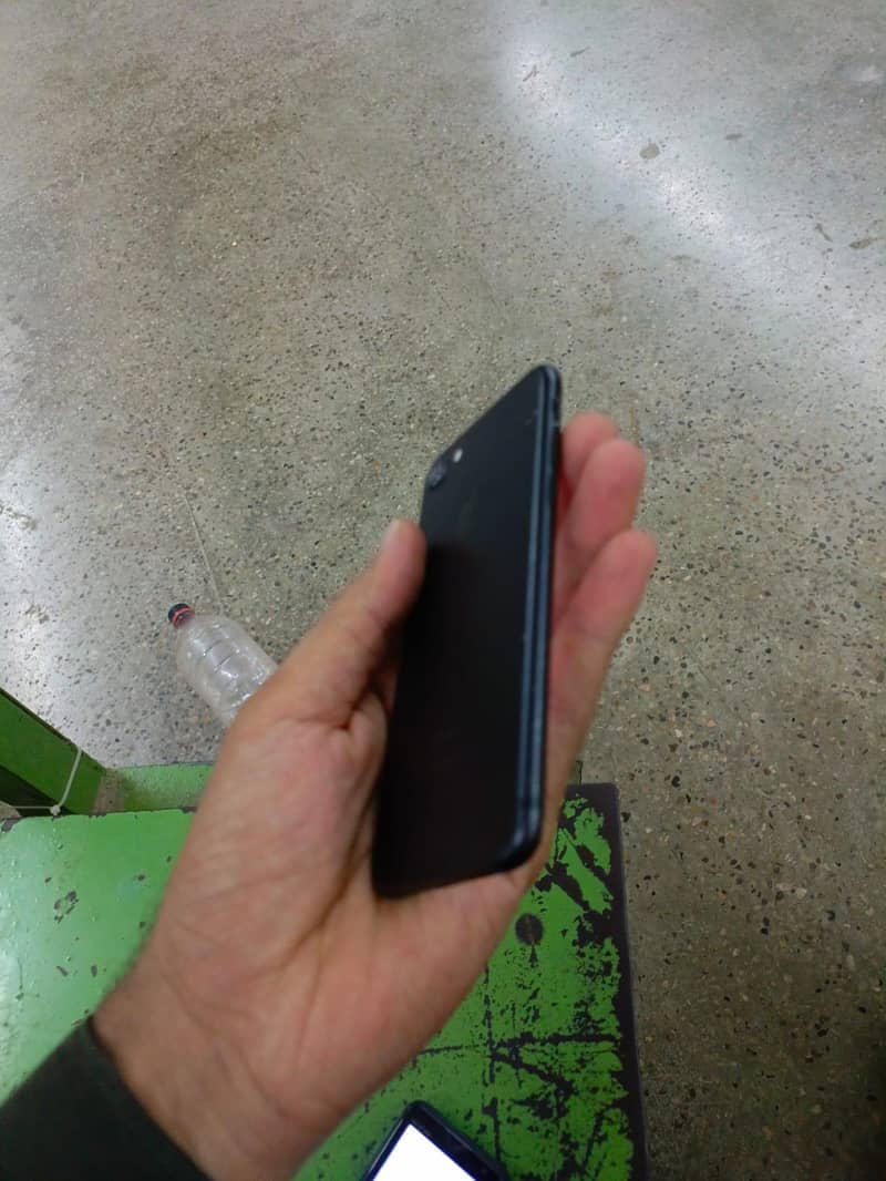 Apple iPhone 7 3
