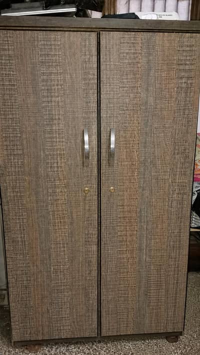 almari barae frokht for good condition