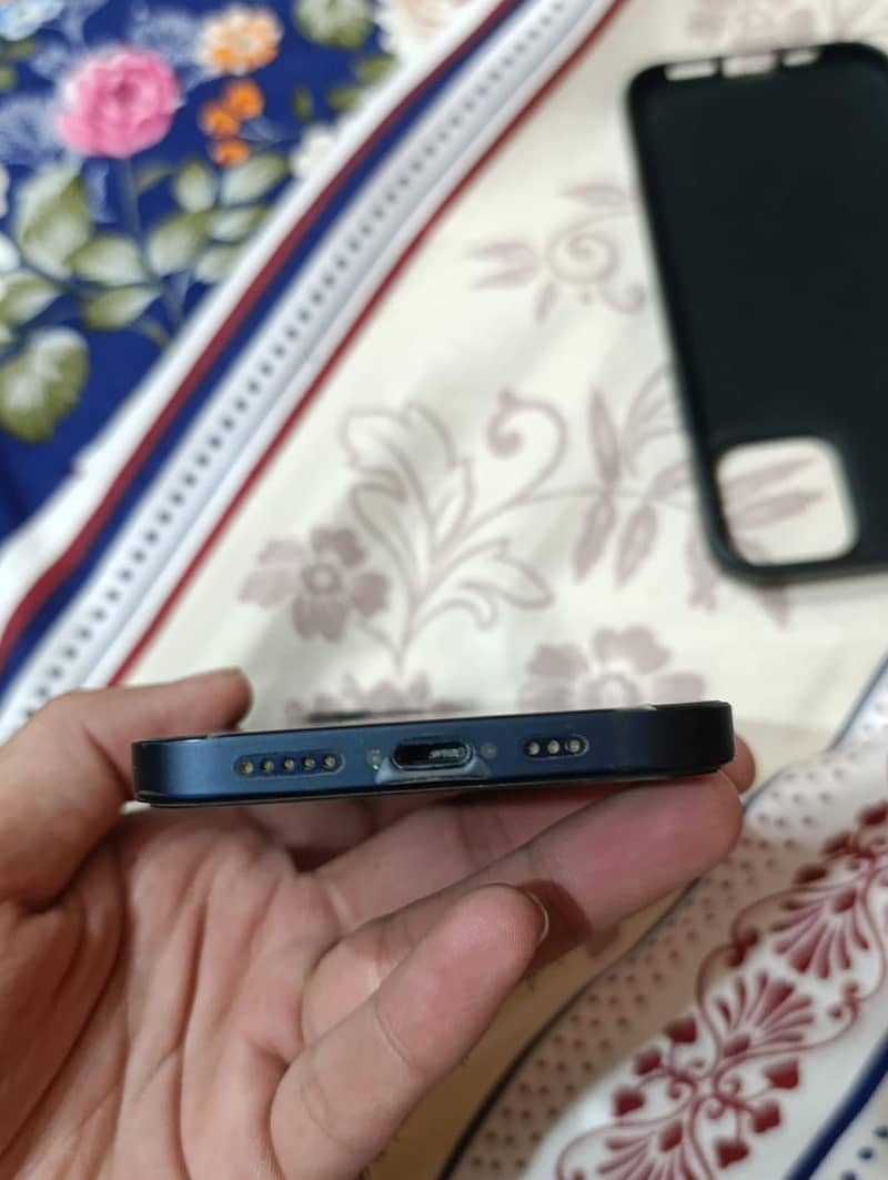 Apple iPhone 12 2