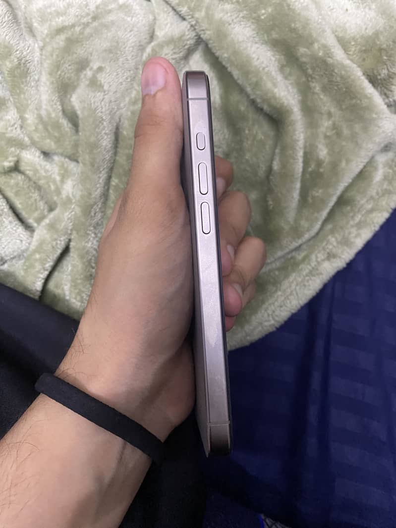 Apple iPhone 15 Pro 3