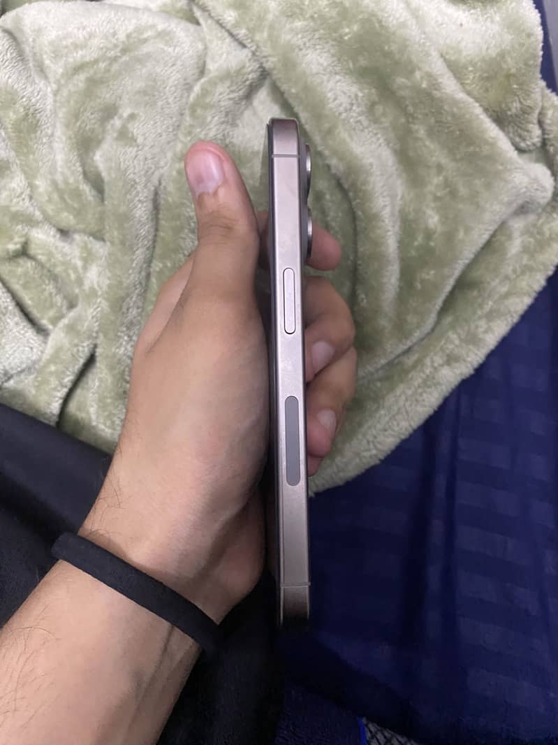 Apple iPhone 15 Pro 4