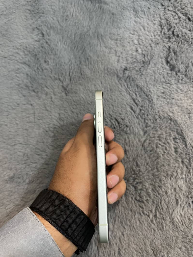 Apple iPhone 15 3
