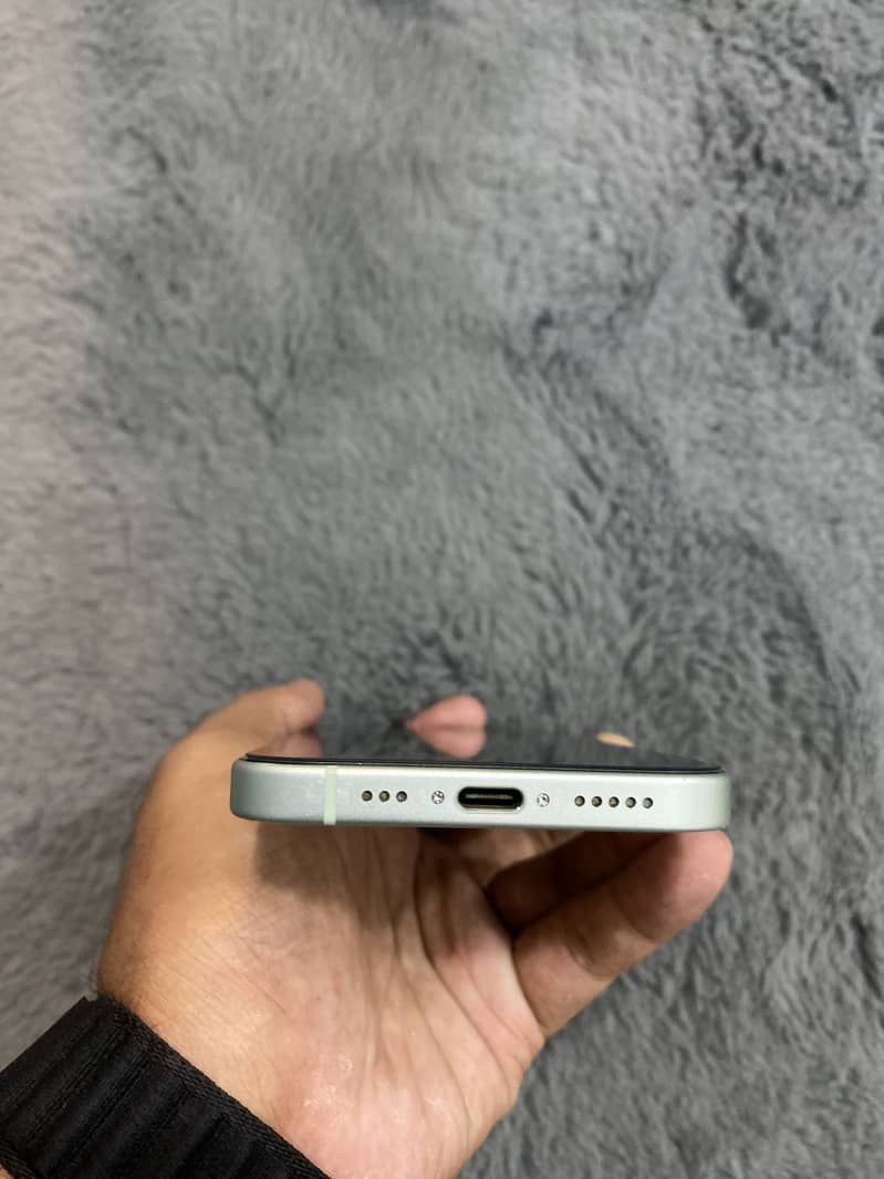 Apple iPhone 15 4