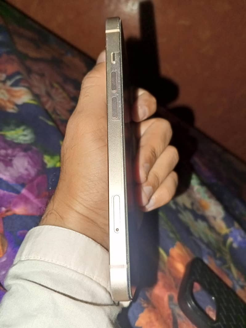 Iphone 13 4