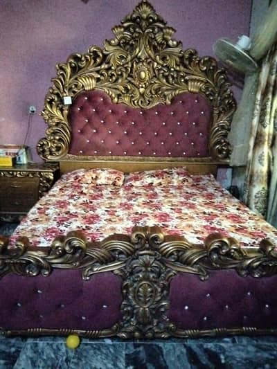 room bed with 2 side table with sinngarmiz