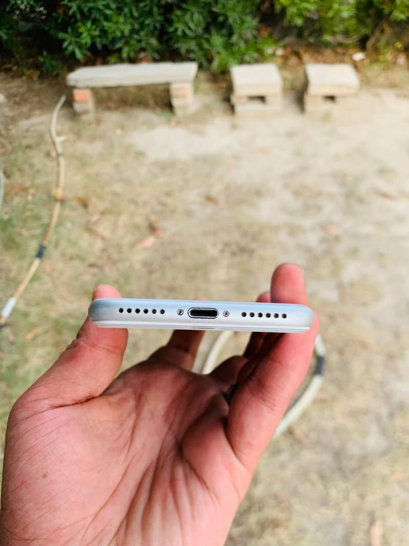 Apple iPhone 8 1