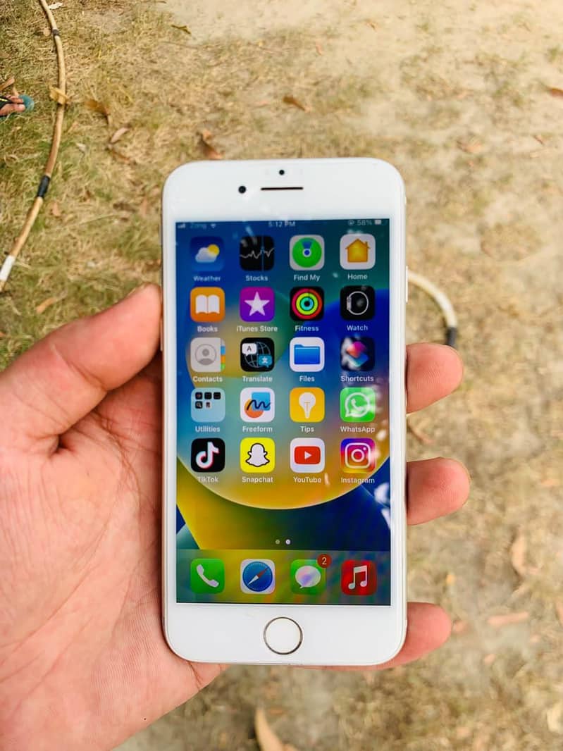 Apple iPhone 8 4
