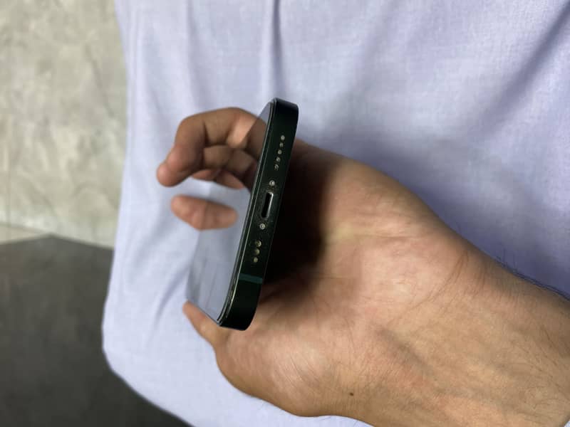 Apple iPhone 13 1