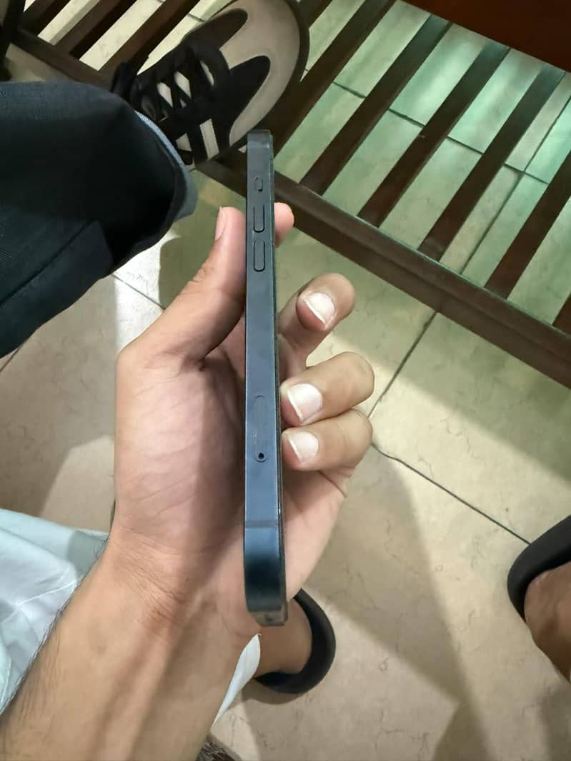 Apple iPhone 13 4