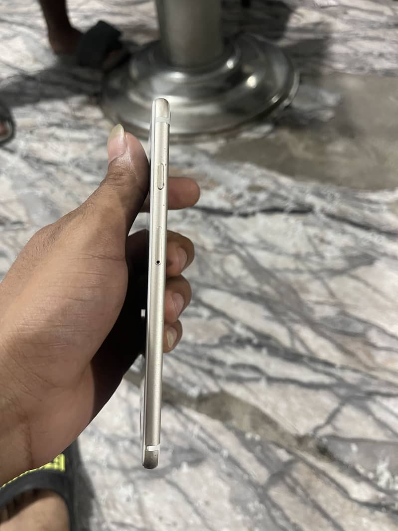 Apple iPhone 6 Plus 4