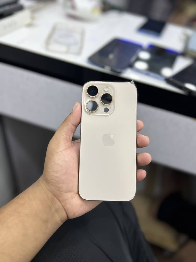 Apple iPhone 16 Pro 0