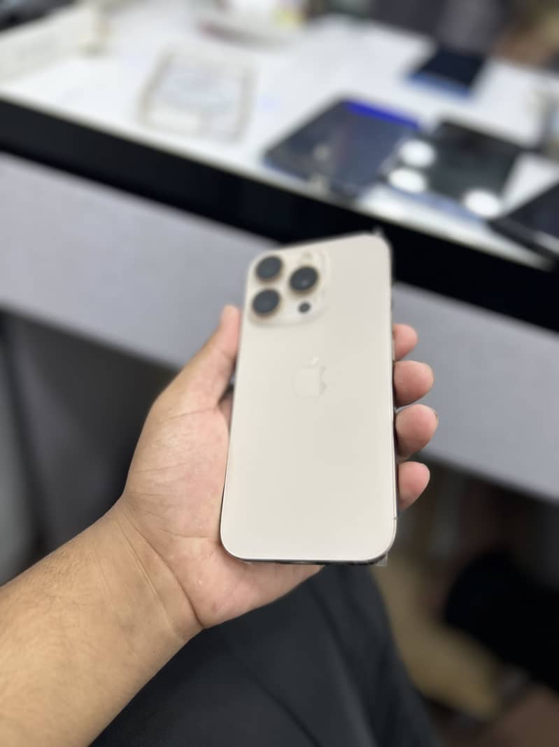 Apple iPhone 16 Pro 1