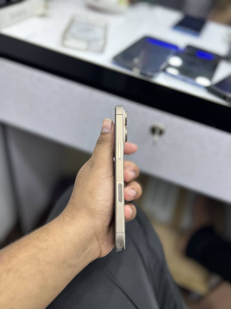 Apple iPhone 16 Pro 5